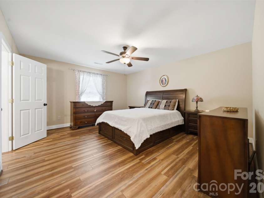 5694 Hillsdale Drive, Fort Lawn, SC 29714.  MLS# CAR4382453, YatesRealty ID 27694. 
