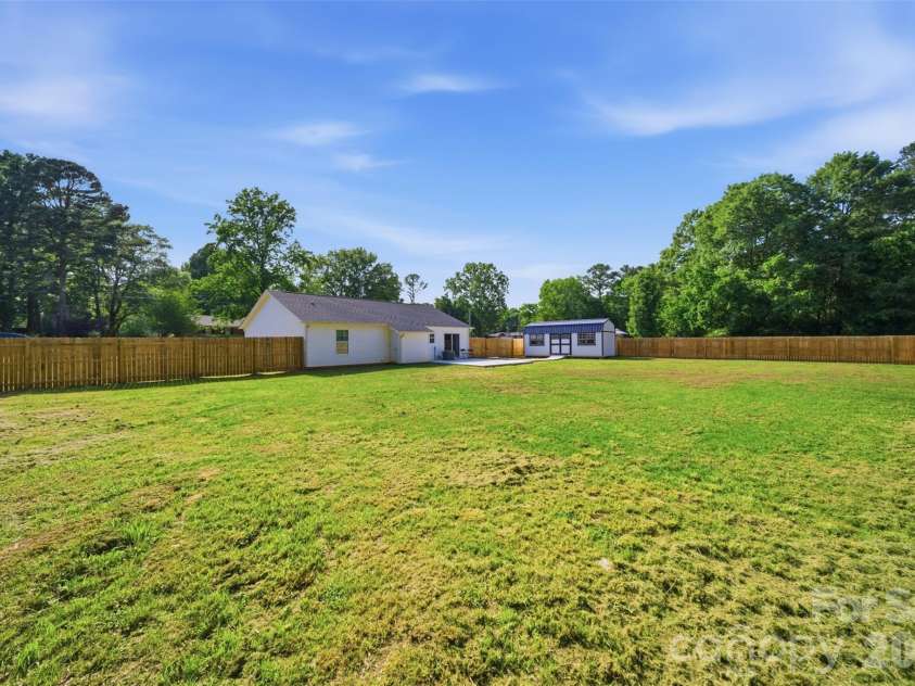 5694 Hillsdale Drive, Fort Lawn, SC 29714.  MLS# CAR4382453, YatesRealty ID 27694. 