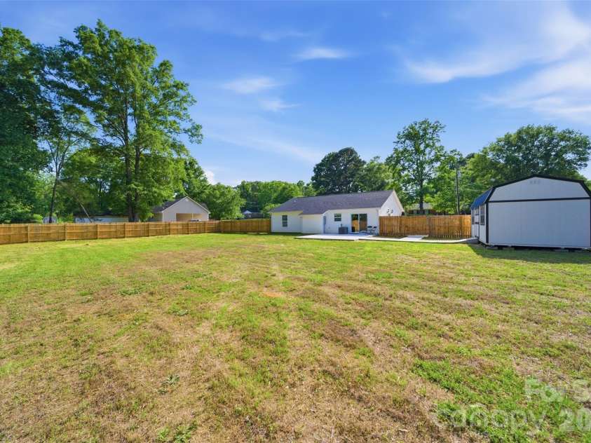 5694 Hillsdale Drive, Fort Lawn, SC 29714.  MLS# CAR4382453, YatesRealty ID 27694. 