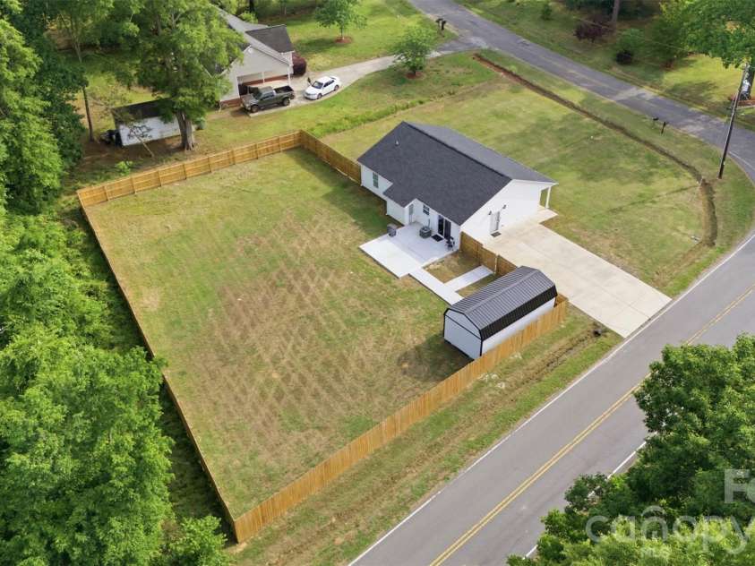 5694 Hillsdale Drive, Fort Lawn, SC 29714.  MLS# CAR4382453, YatesRealty ID 27694. 