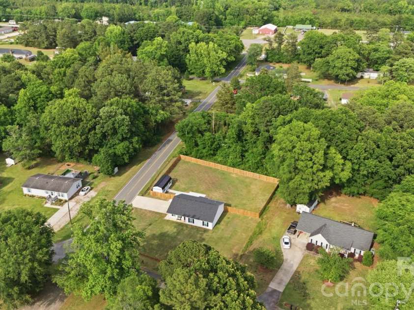 5694 Hillsdale Drive, Fort Lawn, SC 29714.  MLS# CAR4382453, YatesRealty ID 27694. 