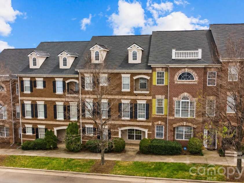 9417 Kings Parade Boulevard, Charlotte, NC 28273.  MLS# CAR4380075, YatesRealty ID 27695. 
