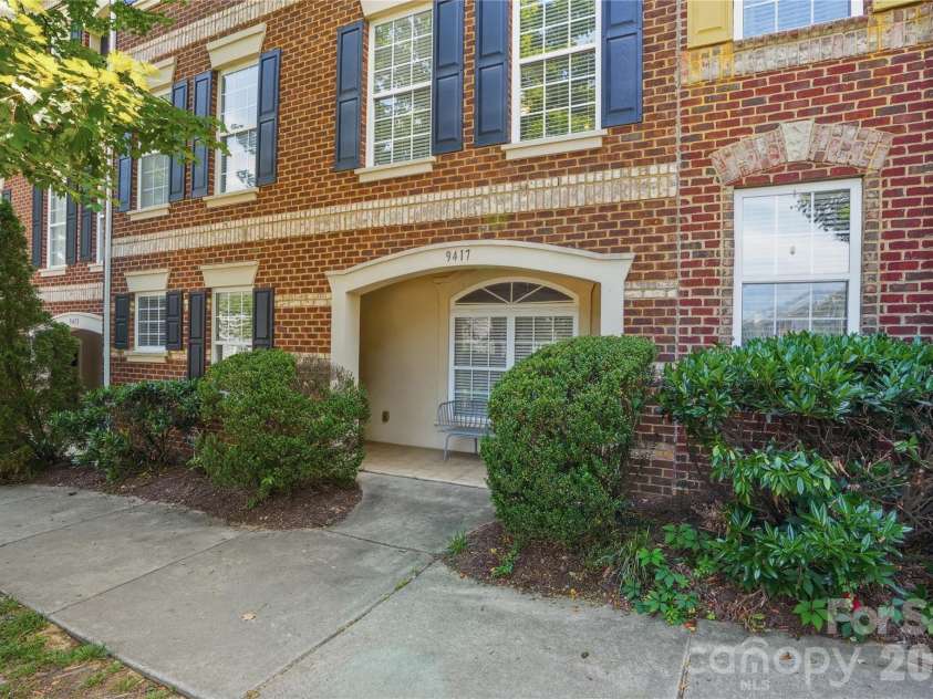 9417 Kings Parade Boulevard, Charlotte, NC 28273.  MLS# CAR4380075, YatesRealty ID 27695. Front Door Area