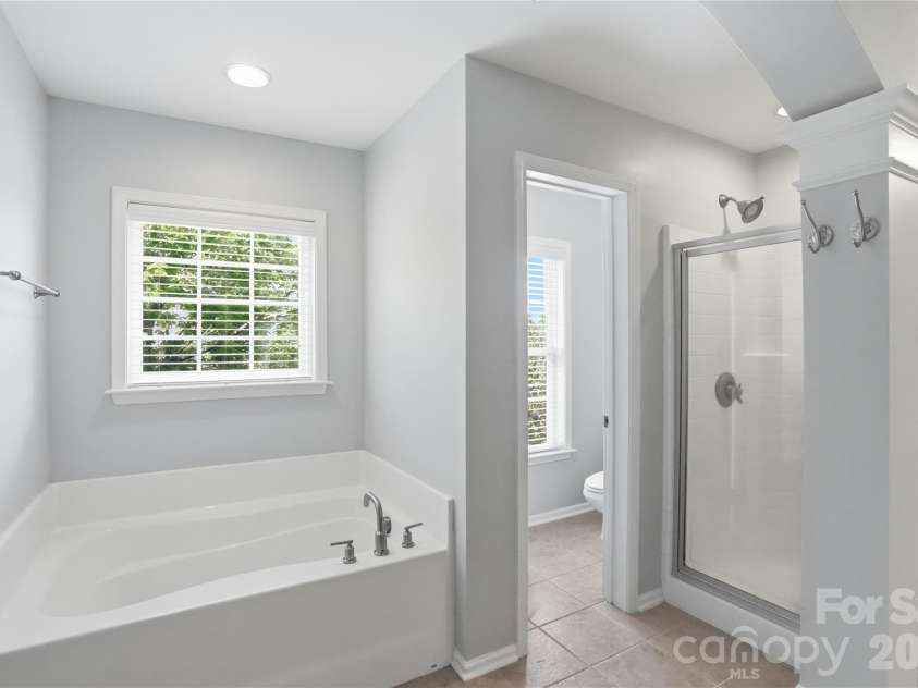 9417 Kings Parade Boulevard, Charlotte, NC 28273.  MLS# CAR4380075, YatesRealty ID 27695. Primary Bathroom