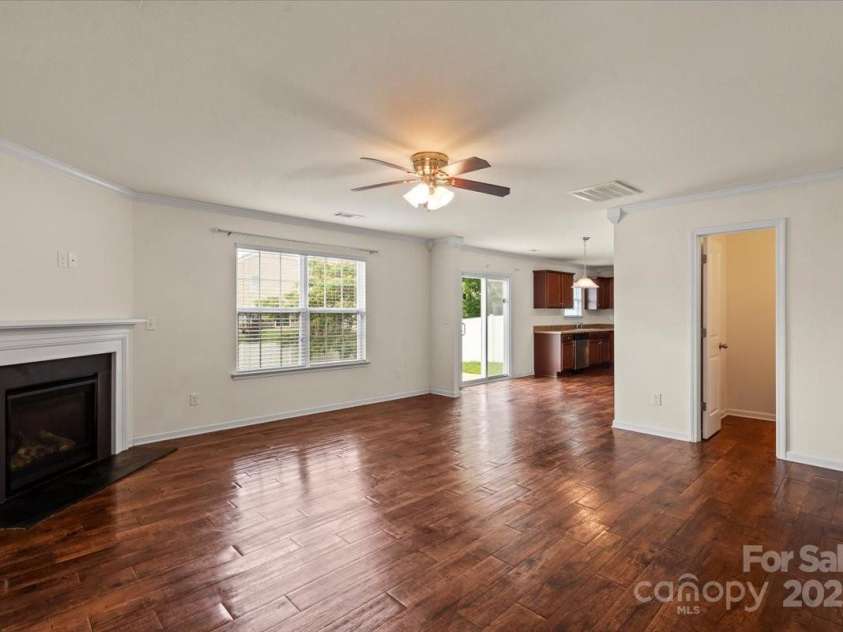 2515 Walnut Forest Drive, Charlotte, NC 28216.  MLS# CAR4260592, YatesRealty ID 27696. 