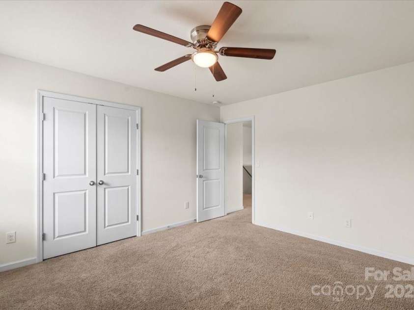 2515 Walnut Forest Drive, Charlotte, NC 28216.  MLS# CAR4260592, YatesRealty ID 27696. 