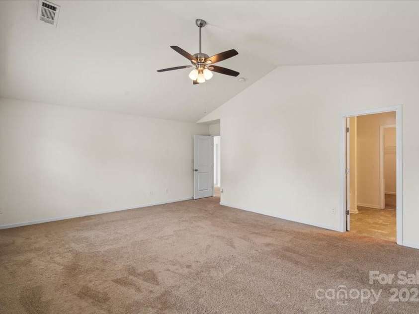 2515 Walnut Forest Drive, Charlotte, NC 28216.  MLS# CAR4260592, YatesRealty ID 27696. 