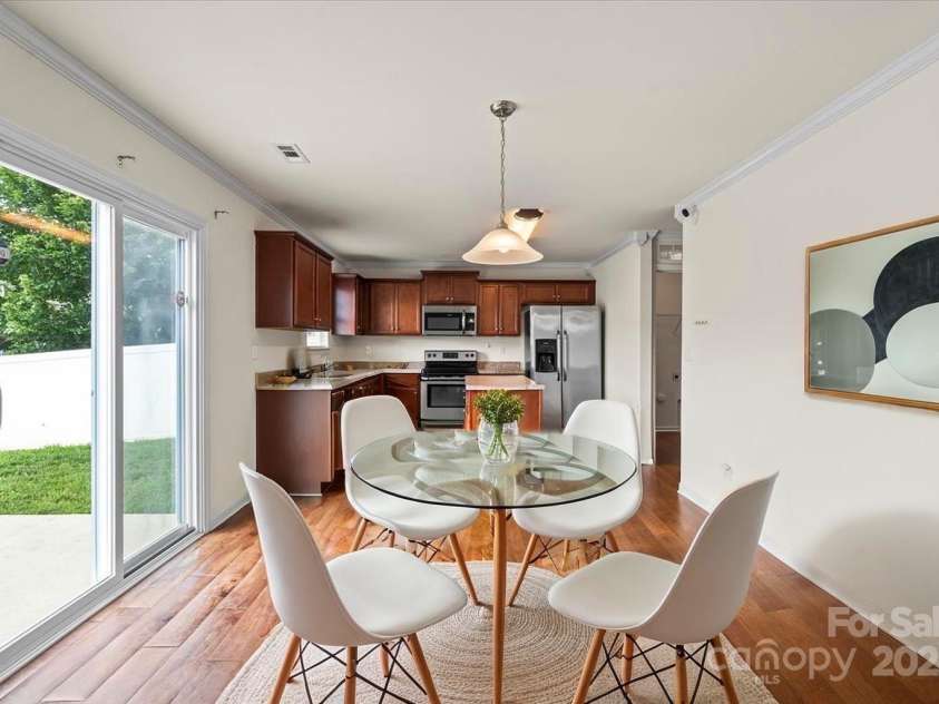 2515 Walnut Forest Drive, Charlotte, NC 28216.  MLS# CAR4260592, YatesRealty ID 27696. Breakfast Area