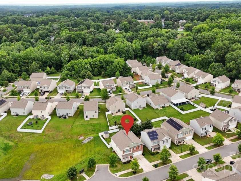 2515 Walnut Forest Drive, Charlotte, NC 28216.  MLS# CAR4260592, YatesRealty ID 27696. Private Fenced In Corner Lot