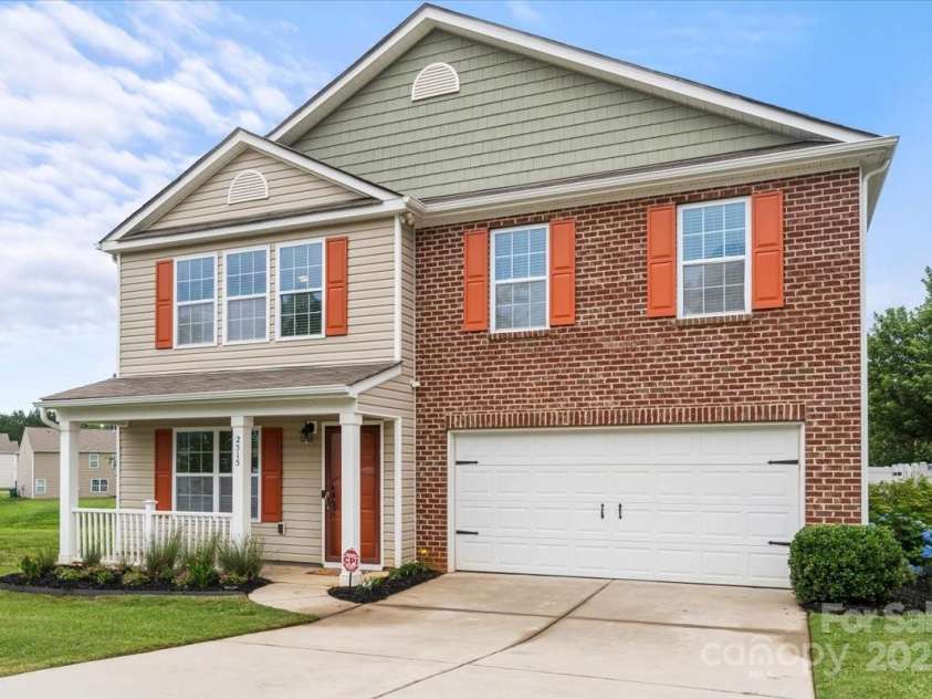 2515 Walnut Forest Drive, Charlotte, NC 28216.  MLS# CAR4260592, YatesRealty ID 27696. Welcome Home