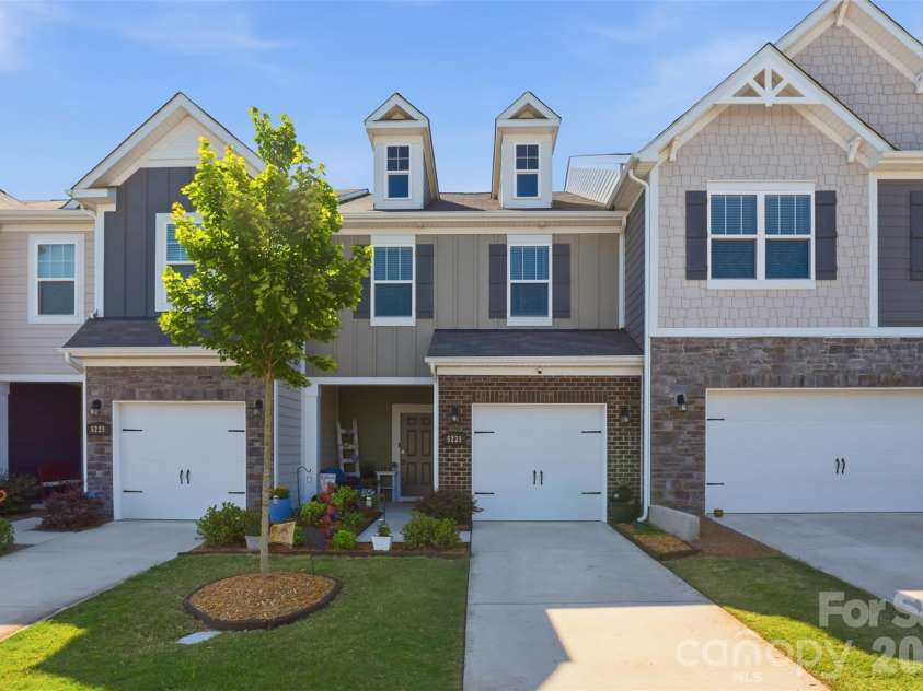 5231 Maynard Hill Drive, Monroe, NC 28110.  MLS# CAR4342492, YatesRealty ID 27696. 