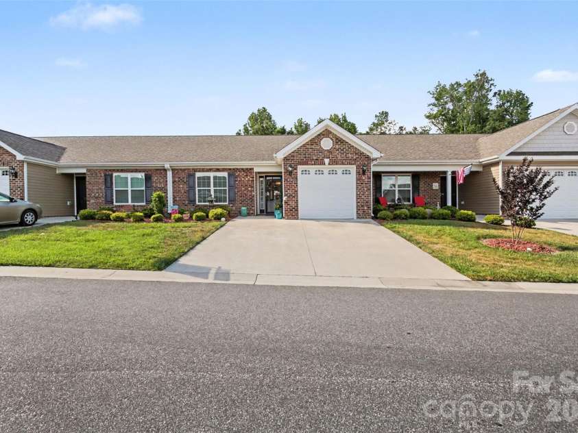 105 Oak Ridge Drive, Archdale, NC 27263.  MLS# CAR4376749, YatesRealty ID 27697. 