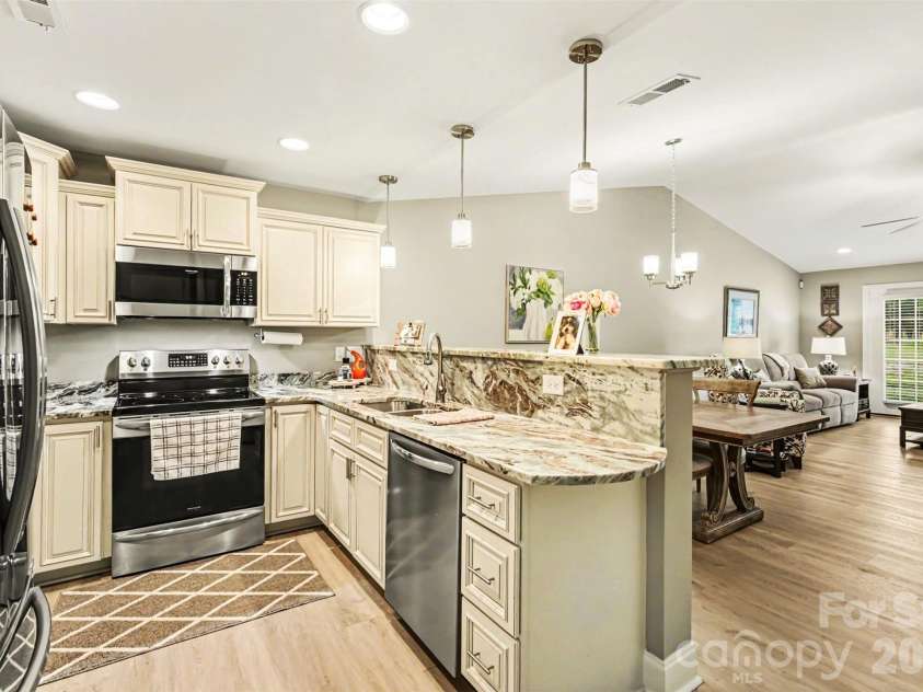 105 Oak Ridge Drive, Archdale, NC 27263.  MLS# CAR4376749, YatesRealty ID 27697. 