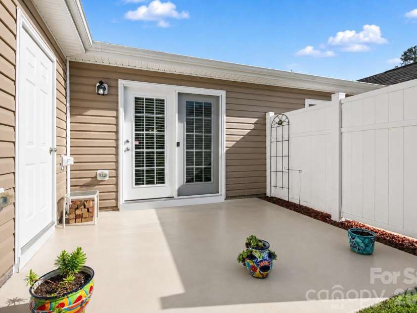 105 Oak Ridge Drive, Archdale, NC 27263.  MLS# CAR4376749, YatesRealty ID 27697. 