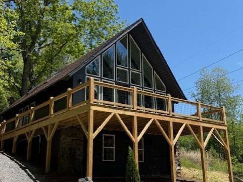 93 Horse Ring Drive, Burnsville, NC 28714.  MLS# CAR4375904, YatesRealty ID 27698. 