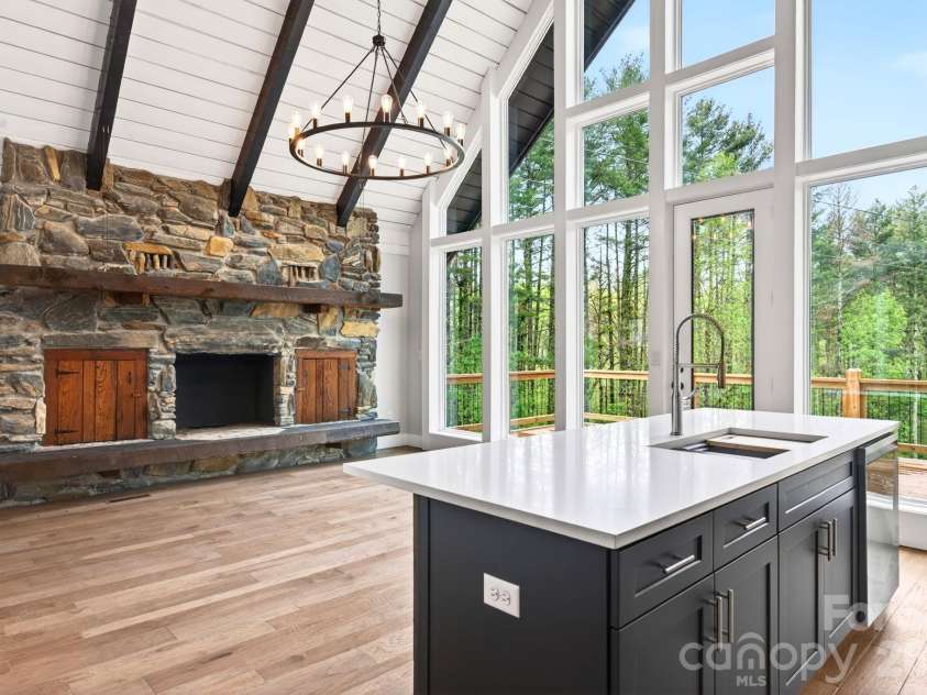 93 Horse Ring Drive, Burnsville, NC 28714.  MLS# CAR4375904, YatesRealty ID 27698. 
