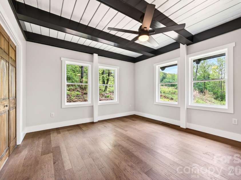 93 Horse Ring Drive, Burnsville, NC 28714.  MLS# CAR4375904, YatesRealty ID 27698. 