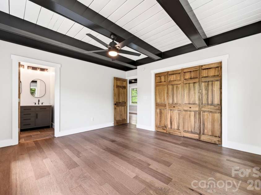 93 Horse Ring Drive, Burnsville, NC 28714.  MLS# CAR4375904, YatesRealty ID 27698. 