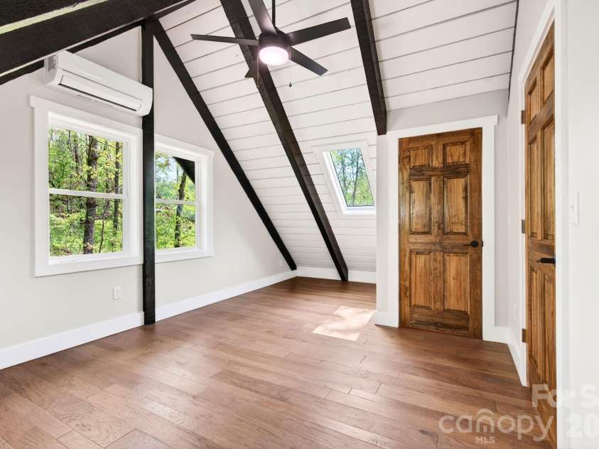 93 Horse Ring Drive, Burnsville, NC 28714.  MLS# CAR4375904, YatesRealty ID 27698. 