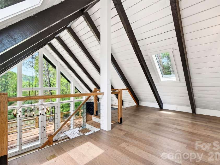 93 Horse Ring Drive, Burnsville, NC 28714.  MLS# CAR4375904, YatesRealty ID 27698. 