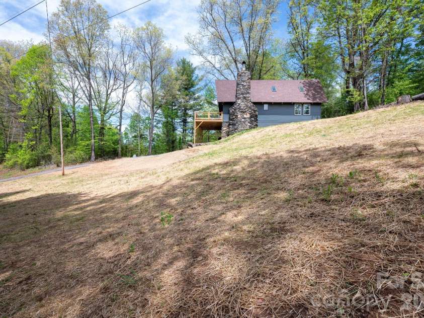 93 Horse Ring Drive, Burnsville, NC 28714.  MLS# CAR4375904, YatesRealty ID 27698. 