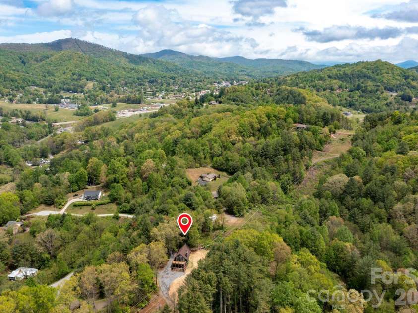 93 Horse Ring Drive, Burnsville, NC 28714.  MLS# CAR4375904, YatesRealty ID 27698. 