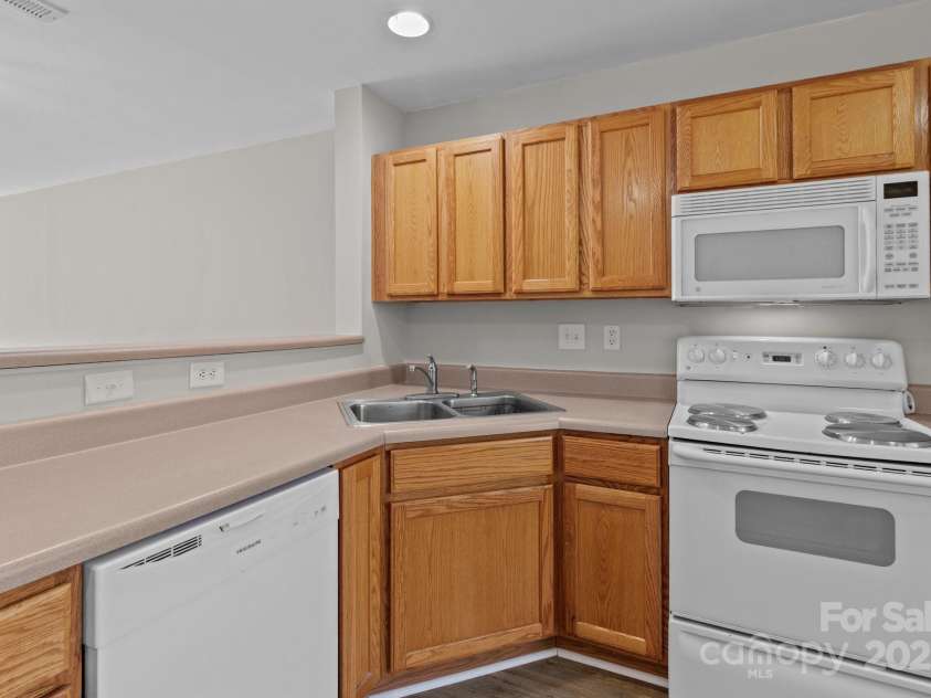 12516 Hennigan Place Lane, Charlotte, NC 28214.  MLS# CAR4269820, YatesRealty ID 27699. 