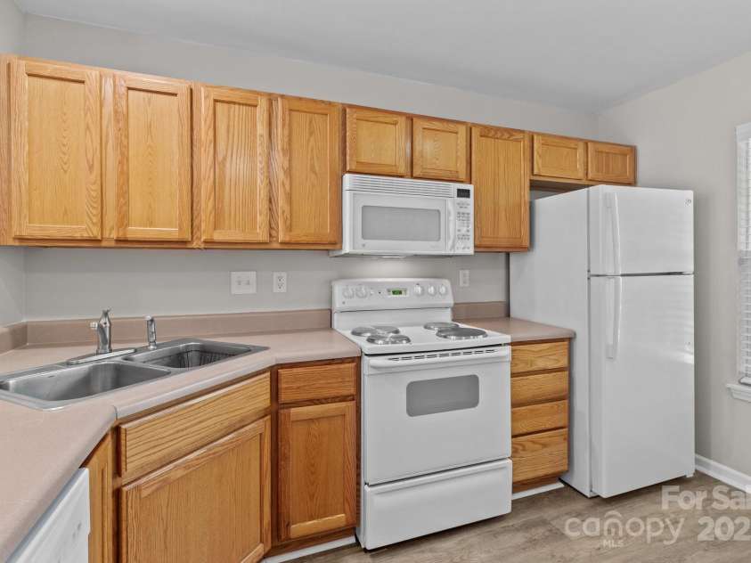 12516 Hennigan Place Lane, Charlotte, NC 28214.  MLS# CAR4269820, YatesRealty ID 27699. 