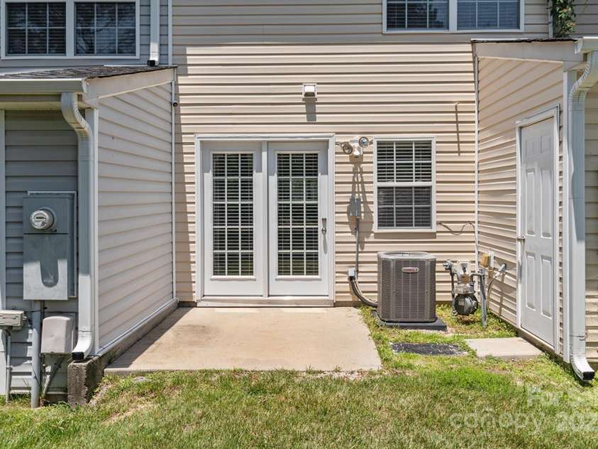 12516 Hennigan Place Lane, Charlotte, NC 28214.  MLS# CAR4269820, YatesRealty ID 27699. 