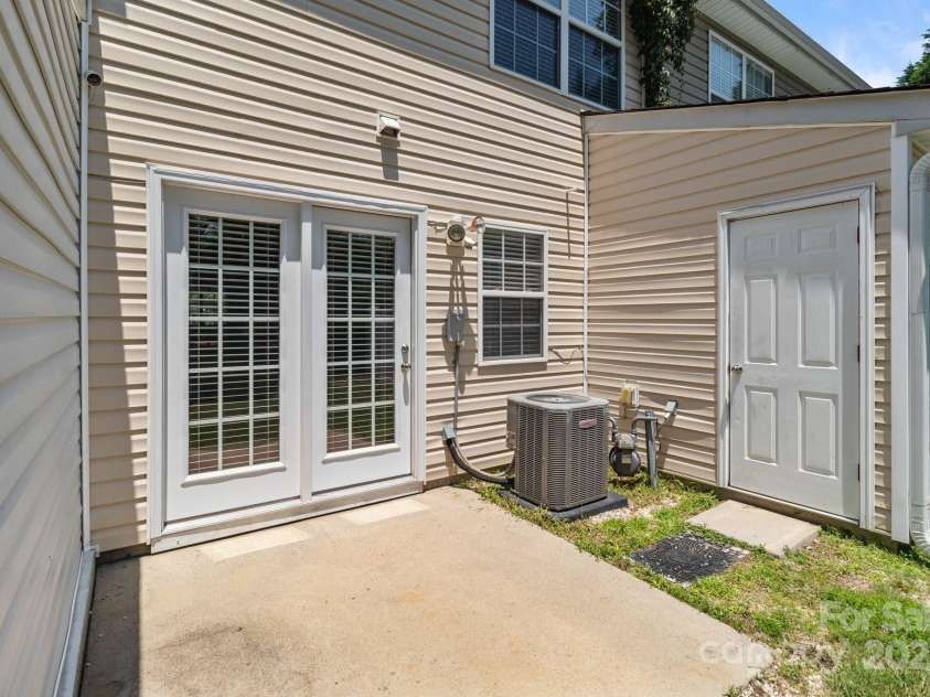 12516 Hennigan Place Lane, Charlotte, NC 28214.  MLS# CAR4269820, YatesRealty ID 27699. 