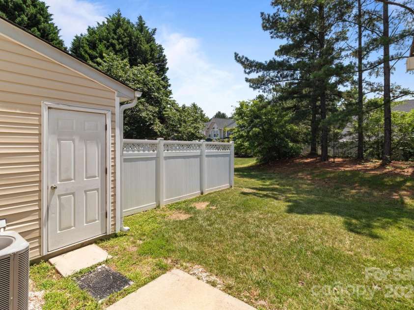 12516 Hennigan Place Lane, Charlotte, NC 28214.  MLS# CAR4269820, YatesRealty ID 27699. 