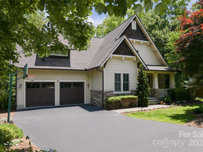 1 East Owl Creek Lane, Fairview, NC 28730.  MLS# CAR4264523, YatesRealty ID 277. 