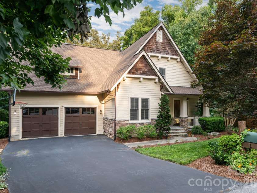 1 East Owl Creek Lane, Fairview, NC 28730.  MLS# CAR4264523, YatesRealty ID 277. 