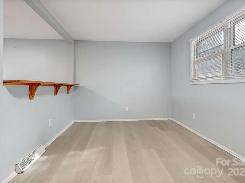 235 Edgegreen Drive, Charlotte, NC 28217.  MLS# CAR4329481, YatesRealty ID 2770. Dinning Area