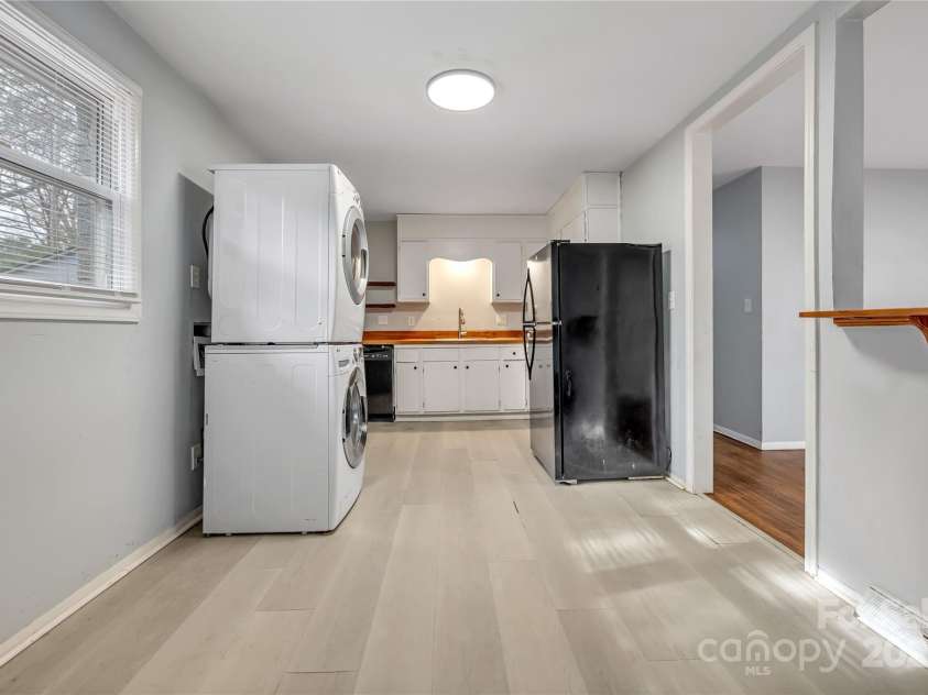 235 Edgegreen Drive, Charlotte, NC 28217.  MLS# CAR4329481, YatesRealty ID 2770. Laundry Area