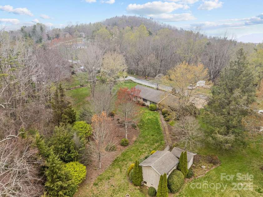 457 Overlook Drive, Spruce Pine, NC 287777.  MLS# CAR4245586, YatesRealty ID 2770. Aerial view of property
