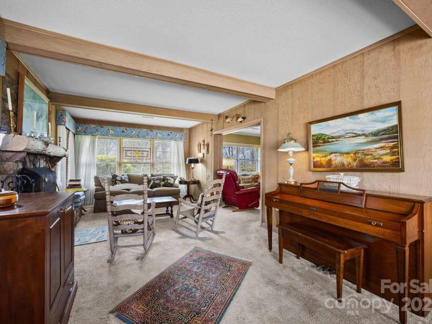 457 Overlook Drive, Spruce Pine, NC 287777.  MLS# CAR4245586, YatesRealty ID 2770. Enter in to living room 