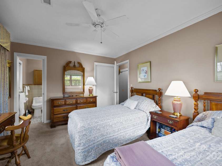 457 Overlook Drive, Spruce Pine, NC 287777.  MLS# CAR4245586, YatesRealty ID 2770. Guest bedroom