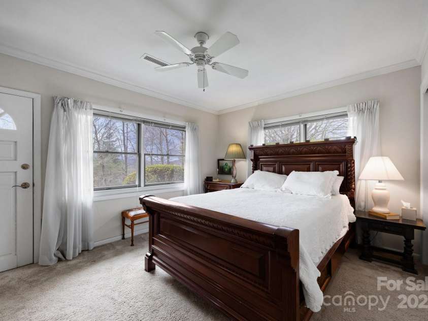 457 Overlook Drive, Spruce Pine, NC 287777.  MLS# CAR4245586, YatesRealty ID 2770. Primary bedroom