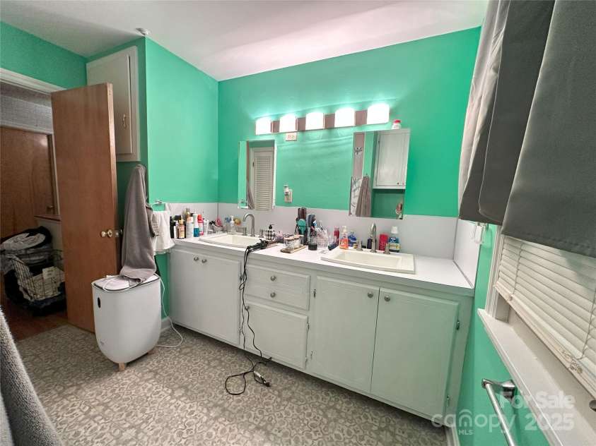 408 Blume Street, Landis, NC 28088.  MLS# CAR4274347, YatesRealty ID 27702. 