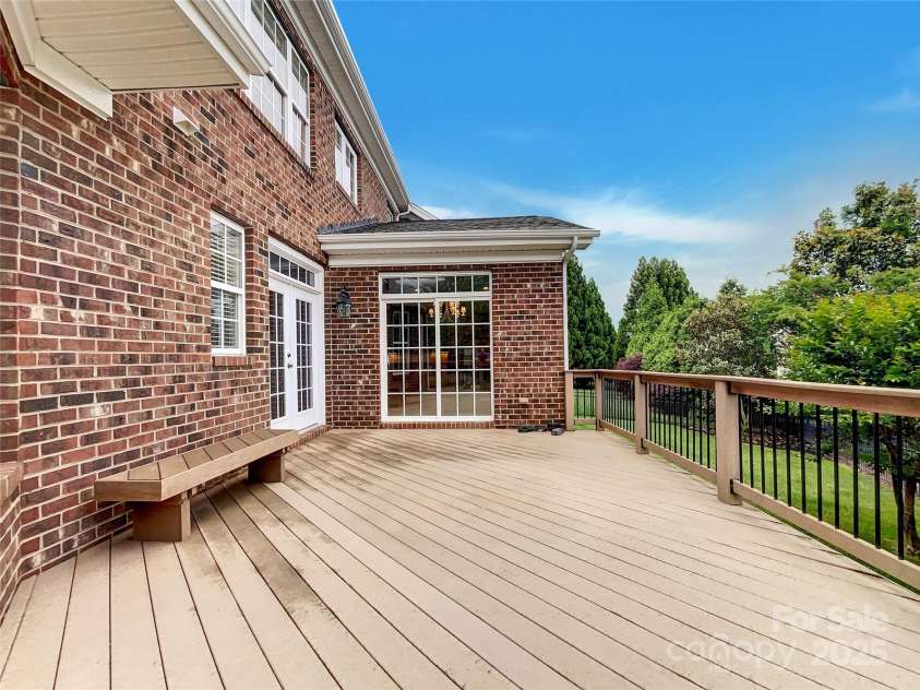 1000 Sarandon Drive, Matthews, NC 28104.  MLS# CAR4259521, YatesRealty ID 27703. 