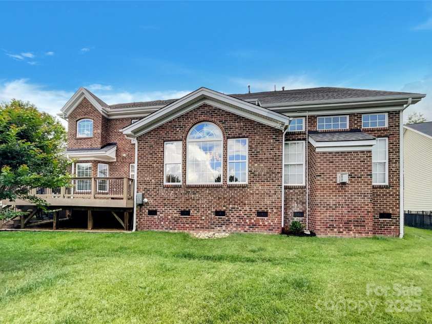 1000 Sarandon Drive, Matthews, NC 28104.  MLS# CAR4259521, YatesRealty ID 27703. 