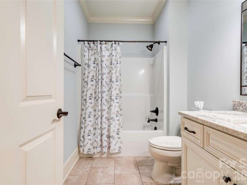 121 Blakemore Drive, Shelby, NC 28152.  MLS# CAR4389105, YatesRealty ID 27704. Bathroom 2