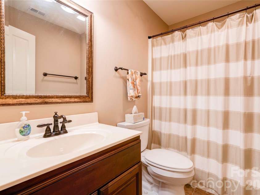 121 Blakemore Drive, Shelby, NC 28152.  MLS# CAR4389105, YatesRealty ID 27704. Bathroom 3