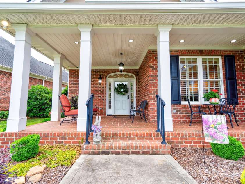 121 Blakemore Drive, Shelby, NC 28152.  MLS# CAR4389105, YatesRealty ID 27704. Covered Front Porch