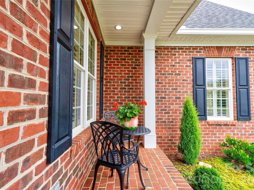 121 Blakemore Drive, Shelby, NC 28152.  MLS# CAR4389105, YatesRealty ID 27704. Covered Front Porch