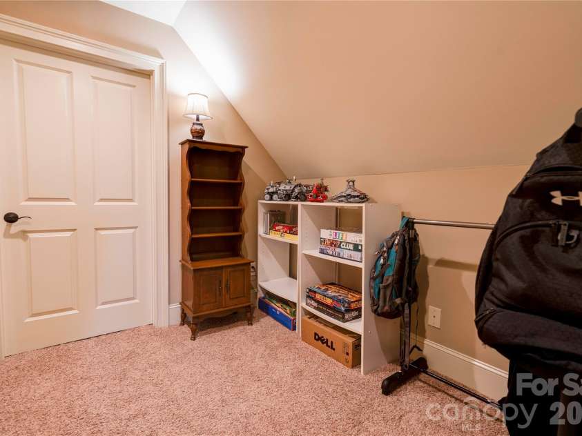 121 Blakemore Drive, Shelby, NC 28152.  MLS# CAR4389105, YatesRealty ID 27704. Flex Space