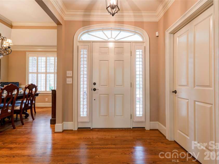 121 Blakemore Drive, Shelby, NC 28152.  MLS# CAR4389105, YatesRealty ID 27704. Foyer
