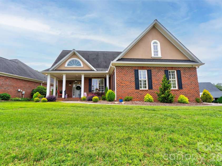 121 Blakemore Drive, Shelby, NC 28152.  MLS# CAR4389105, YatesRealty ID 27704. Front