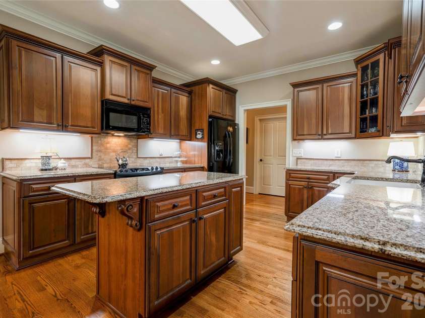 121 Blakemore Drive, Shelby, NC 28152.  MLS# CAR4389105, YatesRealty ID 27704. Kitchen